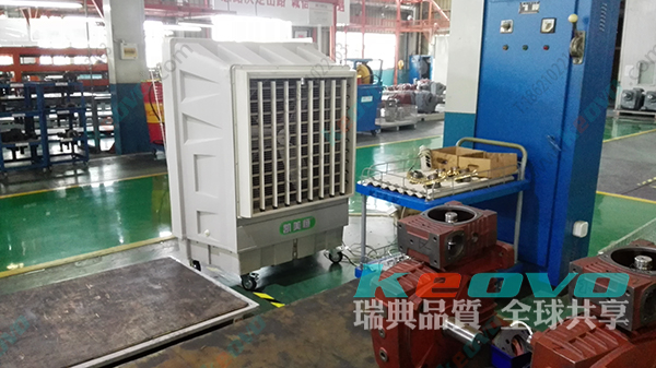 生產(chǎn)<a href=http://m.blumenriviera.cn/photo/jie.html target='_blank'>車間降溫</a> 生產(chǎn)車間降溫